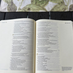 NLT Notetaking Bible : Journaling Bible, Green with Gold Foil