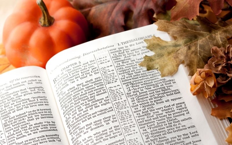 A New Season, the Same Faithful God: A Fall Christian Devotional for Your Home and Heart